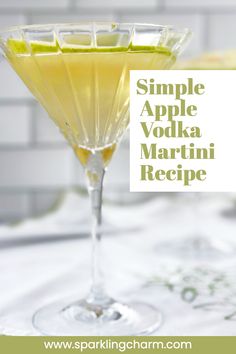 Thanksgiving Cocktail: Apple Martini Vodka Martini Recipe, Apple Martini Recipe, Caramel Apple Martini, Martini Recipes Vodka, Vodka Cocktails Easy, Apple Schnapps, Apple Pucker, Apple Vodka, Apple Butter Crock Pot