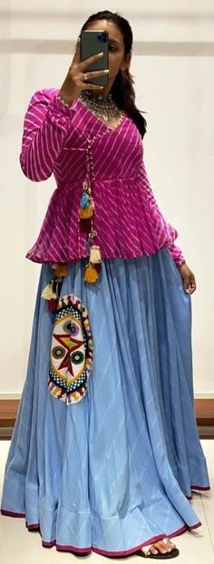 Chaniya Choli Ideas For Navratri, Simple Navratri Chaniya Choli, Navratri Kurti Designs Latest, Silk Chaniya Choli Designs, Simple Chaniya Choli Designs Latest, Leriya Chaniya Choli, Garba Blouse Design, Simple Navratri Outfits, Chaniya Choli Blouse Pattern New