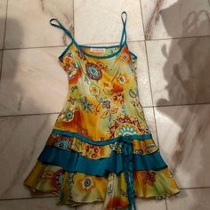 Starts To Colorful Vintage Dress Maximalist Dress, Dress Inspo, Guest Dress, Swaggy Outfits, Vintage Dress, Vintage Colors, Yellow Blue, Wedding Guest Dress, Blue Yellow