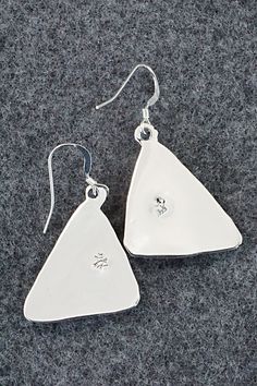 These spiny oyster and sterling silver earrings were made by Navajo silversmith Sheen Yazzie. The back is signed RB and stamped .925.Length: 1 1/2"Width: 7/8"Free shipping on all orders! We ship with USPS and always include tracking. All orders ship within a day of payment.Returns are accepted up to 30 days after you receive your order. Just send us a message. Our shop offers cash back or store credit. The item must be returned in new condition. Silver Southwestern Style Earrings For Gifting, Southwestern Silver Earrings For Gifts, Silver Southwestern Earrings For Gift, Silver Southwestern Style Earrings For Gift, Southwestern Silver Teardrop Earrings, Unique Silver Earrings With Inlay, Southwestern Teardrop Sterling Silver Earrings, Silver Dangle Earrings With Inlay, Southwestern Silver Earrings With Inlay