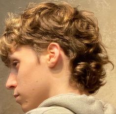 Cool Mens Haircuts Curly Hair, Snail Trail Men, White Boy Mullet, Wavy Mullet Hair Men, Subtle Mullet Men, Soft Mullet Men