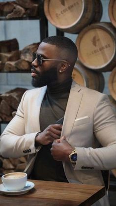 Beige blazer with a light material dark green poloneck and shades.   • Follow The Voice of Style for more style inspiration for men. Mens Business Casual Outfits, Dapper Style, Fashion Suits For Men, Stylish Mens Outfits, Mens Fashion Suits, Your Girl, Business Casual Men