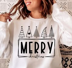 Christmas Sweatshirt Ideas, Christmas Shirts Vinyl, Christmas Shirt Svg, Idee Cricut, White Crewneck Sweatshirt, Winter Svg