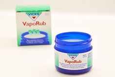 Vicks-VapoRub-contro-micosi-unghie Vic Vaporub, Congested Nose, Uses For Vicks, Vapor Rub, Stretch Mark Removal, Vicks Vaporub, Survival Life, Nail Fungus, Sciatica