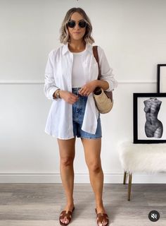 Casual Summer Style 2023, 65 And Sunny Outfit, Summer 30s Outfits, Mum Beach Outfit, Hawaii Outfits Women Vacation, Easy Summer Style For Moms, Flat Form Sandals Outfit, Outfit For Outdoor Party, Denim Shorts With Shirt Outfit