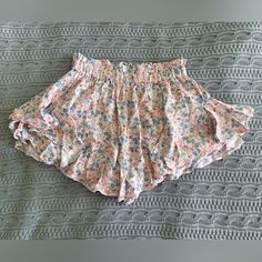 - Bought This Thinking I Would Start Wearing Skirts But I Never Had The Chance To - Never Worn And Brand New With Tags - Shorts Under The Skirt Cute Floral Print Mini Skirt Bottoms, Cute Floral Print Mini Skirt, Casual Pink Floral Print Shorts, Cute Pink Floral Print Bottoms, Casual Pink Floral Print Bottoms, Under The Skirt, Aeropostale, Floral Skirt, Pink Blue