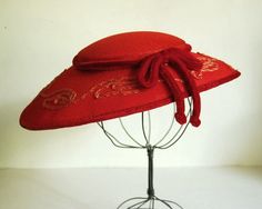 1940s Hats, Red Hat Society, Antique Hats, Red Pictures, Embroidery Christmas, Hat Box, Vintage Hat, Red Hat