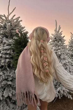 Pink Xmas, Christmas Hairstyles, Princess Aesthetic, Winter Girls, Winter Trends, Winter Hairstyles, Winter Aesthetic, Pink Outfits