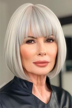 The simplicity of this bob makes it low maintenance, while the striking silver color adds a modern touch. The even length and full bangs frame the face beautifully. Click here to see more stunning hairstyles for women over 60. Styles For Thinning Hair, Gray Bob Hairstyles, Lob Bob Hairstyles, Rock Your Locks, Gray Bob, Full Bangs, Hairstyles For Women Over 60, Stylish Short Hair