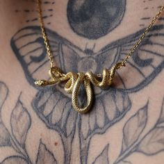 Snake Inspired Fashion, Snake Accessories, Gold Snake Jewelry, Snake Jewellery, Gold Snake Necklace, Dope Jewelry Accessories, Necklace Snake, Merch Ideas, Travel Clothes