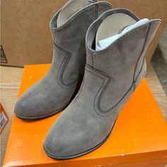 New In Box. Color Says Brown, But They Do Have A Gray Hue To Them. Dog Brown, Rocket Dog Shoes, Dog Shoes, Rocket Dog, Box Color, Vintage Wear, Shoes Heels Boots, Rocket, Shoes Women Heels