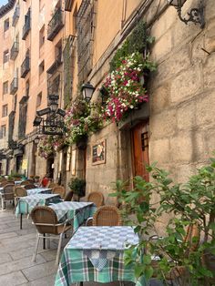 This is a small restaurant in Madrid Folklore Love Triangle, Europe Aesthetic, Love Triangle, Aesthetic Travel, Europe Summer, Dream Travel Destinations, Spain And Portugal