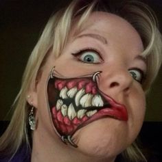 Halloween MakeUp Stretched Face, Scary Teeth, Make Up Diy, Creepy Halloween Makeup, Fun Makeup, Special Fx Makeup, Horror Makeup, Halloween Makeup Inspiration