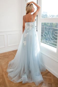 Tulle Prom Dress A Line, Blue Tulle Prom Dress, Light Blue Prom Dress, Wedding Party Accessories, Spaghetti Strap Prom Dress, Blue Tulle, Maxi Dress Prom, Sophisticated Dress, Tulle Prom Dress