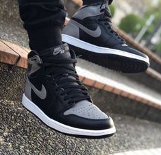 Nike Shoes Jordans Men's, Mens Sneakers Fashion Nike, Jordan Shoes Outfit Men, Snikers Shoes Men, Nike Snikers, Nike Air Jordan Shoes Men, Trendy Shoes Sneakers Men, Retro Nike Shoes, Jordan Shoes Men