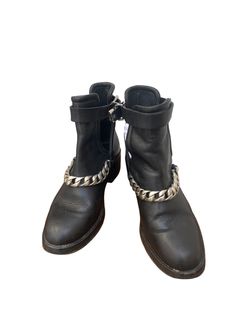 Sandro Iconic Atlanta Leather Boots Size EU 38 / US 8 Great overall condition Outsole length: 25,5cm / 10in Shipped from France Boot Shoes Women, Leather Boots, Atlanta, Womens Boots, Shoe Boots, Overalls, Bathing Beauties, Ships, Electronic Accessories