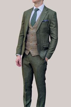 Irish Mens Wedding Clothing, Traditional Irish Mens Wedding Clothing, Luxury Tweed Wedding Suits, Luxury Men's Tweed Jacket For Wedding, Green Wool Suit Men, Luxury Tweed Three-piece Suit For Formal Occasions, Luxury Tweed Three-piece Suit For Fall, 3 Piece Tweed Suit Men, Green Tweed Groom Suit