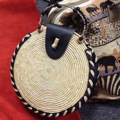 Safari Vacation, Kitsch Vintage, Wicker Purse, شال كروشيه, Sac Diy, Shoes Diy, Personalized Shoes