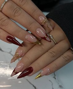 Unghie rosse per Natale 2024 — > Nail Inspo di tendenza da salvare per la manicure di dicembre 🎄🎅  #trucchitv #unghienatalizie #unghiepernatale #christmasnails #natale2024 #unghienatale #unghienatale2024 Alphabet Lettering, Cute Gel Nails, Glam Nails, Long Acrylic Nails, Black Girls Hairstyles, Nails Inspo, Red Nails, Beautiful Nails, Lettering Alphabet