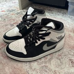 Size: 7.5 Slightly Used. Perfect Condition Originally Bought From Stock X Shoes Jordan 1, Jordan Mid, White Shadow, Shoes Jordan, Jordan Black, Womens Jordans, Jordan Shoes, Jordan 1, Womens Shoes Sneakers