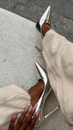 Chrome Heels, Dhgate Finds, Outfit Elegantes, Trendy Heels, Cute Shoes Heels, Heels Outfits, Cute Heels, Hype Shoes, Shoe Inspo