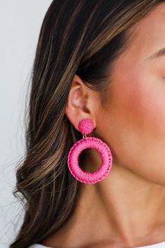 We can't wait to style all our most fabulous outfits with the Phoebe Straw Statement Earrings! These cute acrylic earrings feature a woven straw design with a stud post back! Style the Phoebe Earrings with any outfit to instantly upgrade your vacay look! Available in 2 colors. Woven Straw Stud Post Back One Size | Length 2.5” Woven Earrings For Spring Vacation, Summer Party Woven Earrings, Trendy Woven Earrings, Trendy Vacation Earrings, Spring Woven Earrings, Trendy Pink Earrings For Vacation, 2024 Accessories, Straw Design, Jewelry Dress