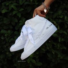 Make Your Day Extra Special With These Beautiful And Unique Custom Bridal Sneakers. Please Visit: Solecraftstudio.Com For A Better Customization Experience, And Better Prices. Brand New 100% Authentic Nike Blazer Mid With Box! Rhinestones/Pearls Swoosh Bridal Custom Made-To-Order Sneaker. Satin Or Tulle Laces! Style: 4 Swooshes + Laces - This Option Includes Rhinestones/Pearls On All 4 Swooshes + Laces Of Your Choice + Lettering Of Your Choice. Get Them Personalized! To Order: Please Send Us A M Bride Gym Shoes, Wedding Nike Blazers, Wedding Nike Shoes Brides, Wedding Dress And Sneakers, Outfit With Jordans For Women, Bridal Nike, Outfit With Jordans, Sneakers For Bride, Wedding Sneakers For Bride