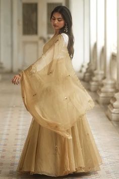 Shop for Peeli Dori Gold Organza Hand Embroidered Lehenga Set for Women Online at Aza Fashions V Neck Lehenga, Gold Organza, Gold Lehenga, Cotton Lehenga, Organza Lehenga, Wear Red Lipstick, Add Sleeves, Embroidered Lehenga, Wear Red