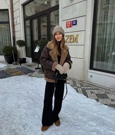 Outfit Con Montone, Best Winter Jackets, Nyc Winter Outfits, Russian Clothing, Winter Coat Outfits, New York Outfits, Winter Travel Outfit