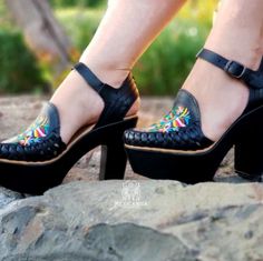 Artisian High Heels Mexicanita New Without Tags Size Mex 22 Us Size 5 Very Light Weight Questions? Leave A Comment Below! Traditional Black Closed Toe Heels, Mexican Shoes, Otomi Embroidery, Mexican Sandals, Mode Shoes, Womens Pumps, Mexican Dresses, Small Details, Streetwear Women