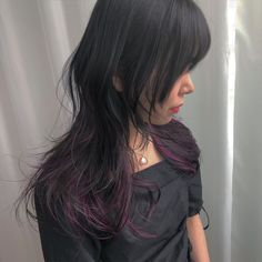 Dark Purple Hair Highlights Brunettes, Purple Hair Highlights Wolfcut, Wolf Cut Purple Highlights, Purple Highlights Straight Hair, Black Hair With Dark Purple Highlights, Asian Hair Red Highlights, Black Hair With Purple Ends, Plum Hair Highlights, Small Highlights In Brown Hair