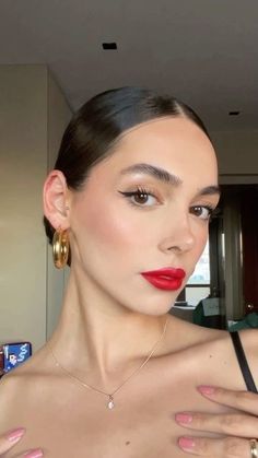 Red Lipstick Outfit Night, Makeup For Red Outfit, Work Makeup Professional, Makeup With Red Lipstick, Natural Looking Makeup, Gorgeous Makeup Looks, Red Lipstick Makeup Looks, French Makeup, Makeup 2023