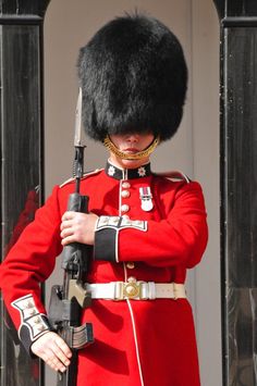 “The Queen’s Guard” comprise of various soldiers tasked with guarding the residences of the Queen and, by extension, the Queen herself. Consisting of soldiers (mostly) hand picked from five elite regiments within the British military, the Queen’s Guard are internationally renowned for their stoic dedication to duty. #NationalCostumes #NationalAttire Guard Outfit, Soldier Outfit, Tower Castle, British Uniforms