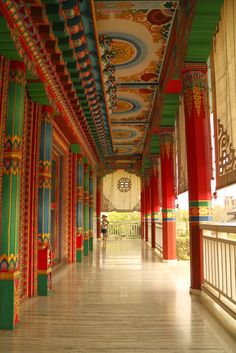 the hallway is decorated with colorfully painted pillars and columns, along with decorative decorations