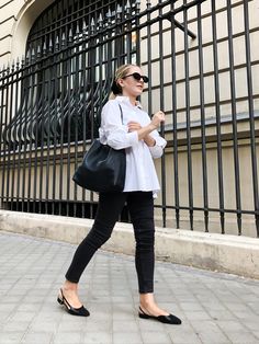 Flat Shoes Outfit, Minimalist Moda, Flats Outfit, Spring Capsule Wardrobe, Neutral Fashion, Fashion Mode, Mode Inspiration, Spring Summer Outfits