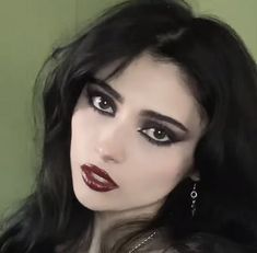 Vampire Makeup Ideas, Tumblr Goth, Halloween Makeup Look, Makeup Masterclass, Elegant Goth, Halloween Makeup Inspiration