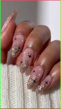 December Nails Classy, New Year Eves Nails, 25th Bday Nails, New Years Nail Designs Almond Shape, Christmas And Nye Nails 2024, New Years Nail Inspiration, Year Round Nail Ideas, New Years Vacation Nails, New Years Nails Gold Glitter