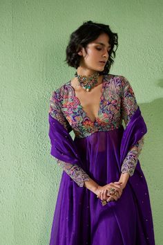 Silk Kurti Neck Designs Latest, Types Of Anarkali Suits, Purple Indian Outfit, Destination Wedding Outfits, Raw Silk Embroidery, Trendy Outfits Indian, Silk Pant