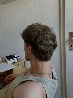 Mens Hairstyles Back View, Male Haircuts For Round Faces, Dream Flow Haircut, Starboy Hairstyle, Men Flow Haircut, Mens Haircut Middle Part, Dream Flow Hair Men, Warrior Cut Men, Hair Ideas Men