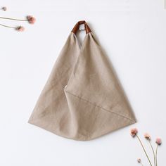 Introducing our versatile Japan-inspired Linen Origami Bag, the perfect eco-friendly accessory for your everyday needs!  This Market Tote doubles as a stylish Grocery Bag, Bento Bag, and modern Shoulder Hobo Bag all in one.  Handcrafted with high-quality linen, this Reusable Bag is not only practical but also a sustainable choice for the environment.  Treat yourself to this must-have gift or surprise a loved one this Mother's Day with a thoughtful and functional present. Add a touch of modern fl Origami Sewing, Bag Origami, Diy Bags No Sew, Coffee Bean Bags, Slouch Bag, Origami Bag, Triangle Bag, Bento Bags, Slouch Bags