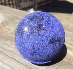 Cute galaxy bath bomb DIY More Bath Boms, Lush Bath, Lush Products, Diy Kosmetik, Bath Bomb Recipes, Diy Spa, Homemade Bath Products, Diy Body, Beauty Recipe