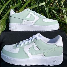 Custom Painted Mint Color Block Af1s Brand New With Box *Please Allow 7-10 Days To Ship As This Is A Custom Order* Green And White Nike Shoes, Nike Shoes Women Cute, Cute Womens Shoes Casual, Green Cute Shoes, Light Green Nike Shoes, Pastel Nike Shoes, Cute Nike Shoes Dunks, Cute Shoes Summer, Cute Shoes Sneakers Casual