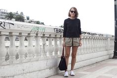 Trini | Ray-Ban sunglasses, Equipment sweater, Isabel Marant Etoile shorts, Converse Jack Purcell white sneakers, Longchamp Le Pliage bag Longchamp Le Pliage Outfit, Longchamp Beige, Longchamp Tote, Womens Winter Fashion Outfits, Longchamp Bag, Womens Beach Fashion, Longchamp Bags, Yellow Handbag