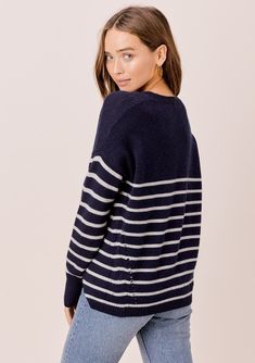 Chic Striped Crew Neck Sweater, Knit Long Sleeve Tops With Striped Hem, Casual Knit Tops With Striped Sleeves, Knit Sweater With Horizontal Stripes For Layering, Knit Sweater With Contrast Stripes, Striped Sweater For Everyday In Fall, Winter Knit Tops With Striped Hem, Winter Knit Top With Striped Hem, Knit Tops With Striped Hem For Winter