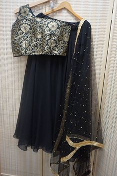 *Ready made 3 piece set  *Material: Brocade blouse, georgette skirt, net dupatta - blouse is high quality Banarasi Silk  *Design is gold floral  *Halter neck style  *Size Bust: 36 inches and 38 inches available - please message us for customization options! *Color may vary slightly from picture  *Our store is located in Los Angeles & in store pick up is welcome. Gold Georgette Anarkali Set, Gold Art Silk Set With Sheer Dupatta, Gold Anarkali Set For Festive Party Wear, Gold Party Wear Sets For Festive Occasions, Floor-length Gold Blouse Piece With Zari Work, Gold Floor-length Blouse Piece With Zari Work, Gold Georgette Sets With Traditional Drape, Festive Floor-length Gold Blouse Piece, Festive Gold Floor-length Blouse Piece