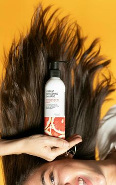 Shampoo Advertising, Creative Advertising Photography, Photography Tips Iphone, Skincare Products Photography, Hair Photography, Cosmetics Photography, Beauty Photoshoot, Beauty Products Photography, Natural Shampoo