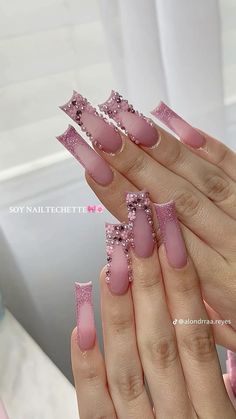 Prom Sets Nails, Cute Nails With Rhinestones Simple, Pink Birthday Sets Nails, Pink And Bling Nails, Long Nail Designs Bling, Lavender Rhinestone Nails, Bday Set Nails, Rhinestone Art Nails, Pink Libra Nails