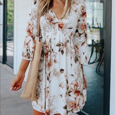 White V Neck 3/4 Sleeve Floral Dress! Mauve Lace Dress, Kenzie Dress, Black Satin Mini Dress, Mini Tunic Dress, Chic Business Casual, Gold Cocktail Dress, Sherri Hill Prom Dresses, Empire Dress, Lace Bodycon Dress