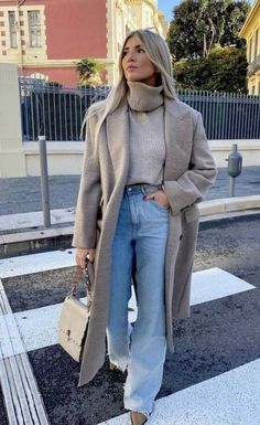 Fall White Trousers Outfit, February Fashion 2024, What To Wear In Nyc In March, Mom Fall Outfits 2023, Nyc Broadway Outfit, Really Cold Weather Outfits, Light Wash Jeans Outfit Fall, Winter Coat Outfit, Nyc Winter Outfits