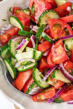 A bowl of cucumber and tomato salad with red onion and fresh dill. Colourful Salad, Tomatoes And Cucumbers, Dinner Salad, Best Salad Recipes, Charcuterie Recipes